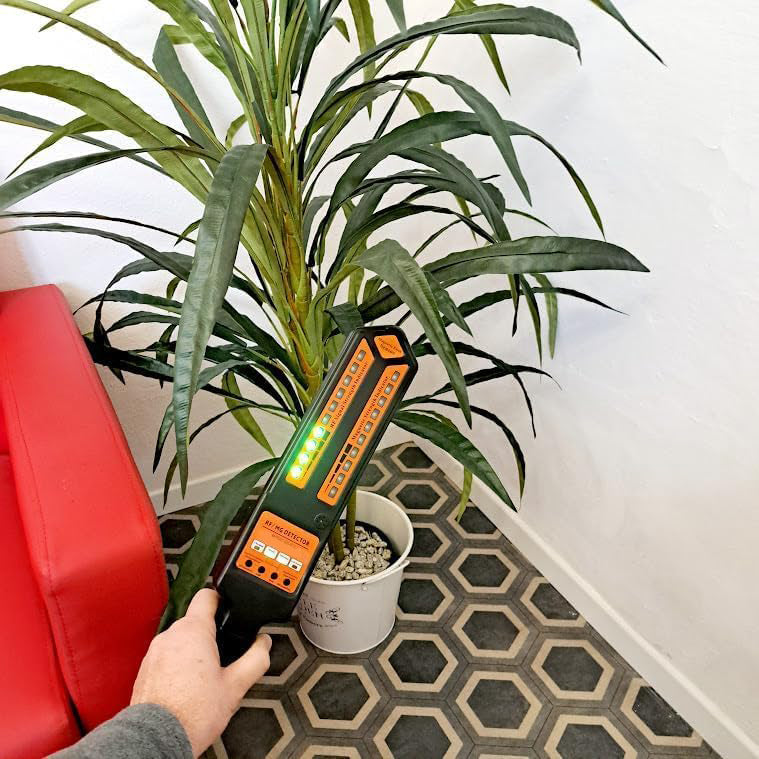 (DS-810) Rilevatore Professionale di Microspie e GPS per Auto – Scanner EMF + Wi-Fi + GSM – Doppia Tecnologia Wireless ed Elettromagnetica – Individua Telecamere Nascoste e Dispositivi occultati