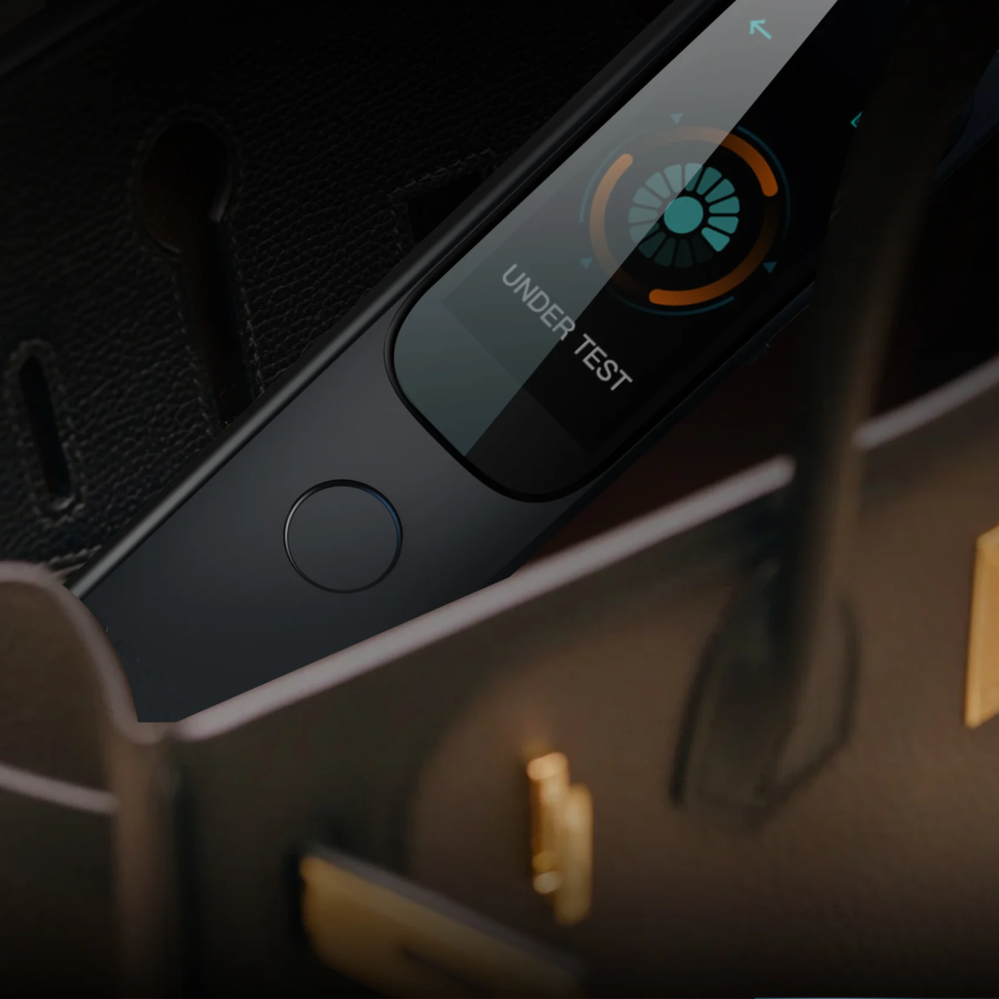 Rilevatore scanner professionale di Microspie e Telecamere 50MHz-8GHz - Rileva GPS Tracker, Microfoni, Telecamere Wireless con Schermo Touch LCD, Portatile per Auto, Ufficio, Viaggi con allarme porta